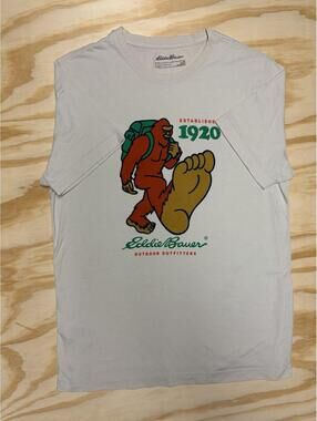 Eddie Bauer Men’s Medium 1920 Bigfoot Sasquatch Hiking Cream Crewneck T Shirt